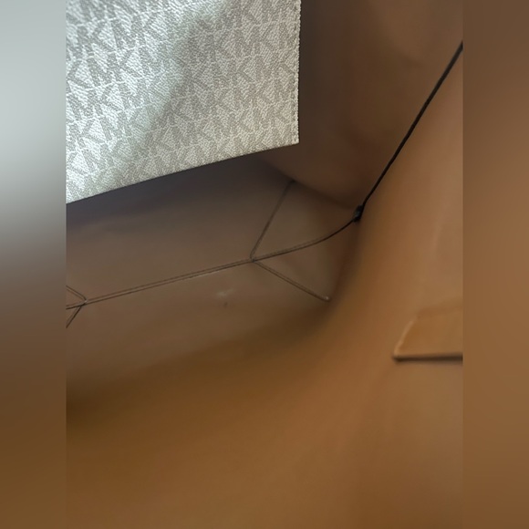 Michael Kors Tan and Cream Tote Bag - Picture 4 of 5